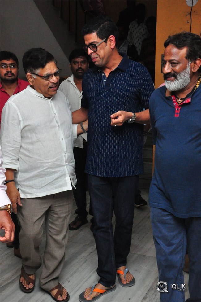 Megastar-Chiranjeevi-Watched-Special-Screening-of-Vijetha